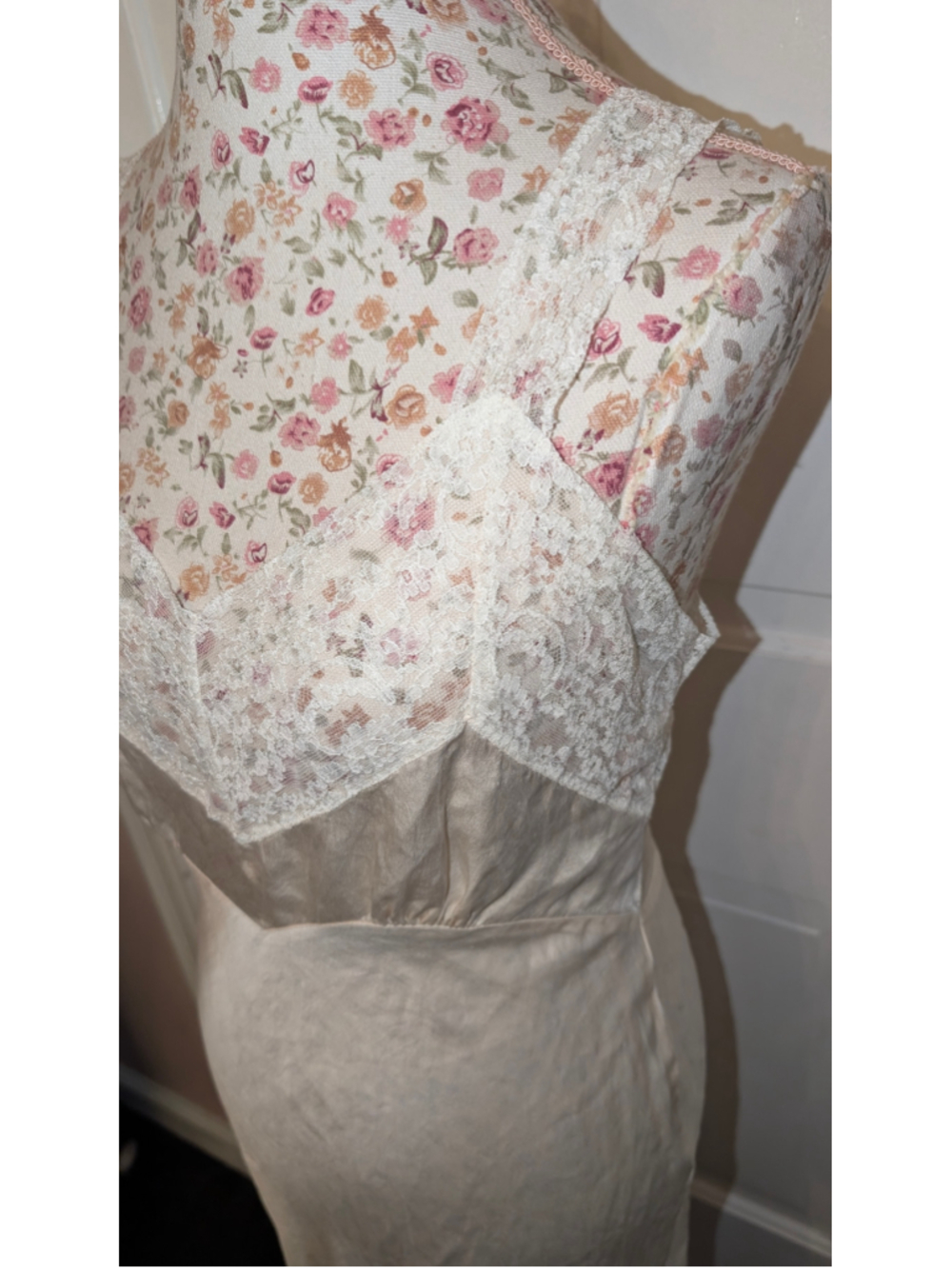 Vintage 70s Fischer heavenly silk Lace Trim Slip Chemise Beige White Size M - Picture 3 of 12